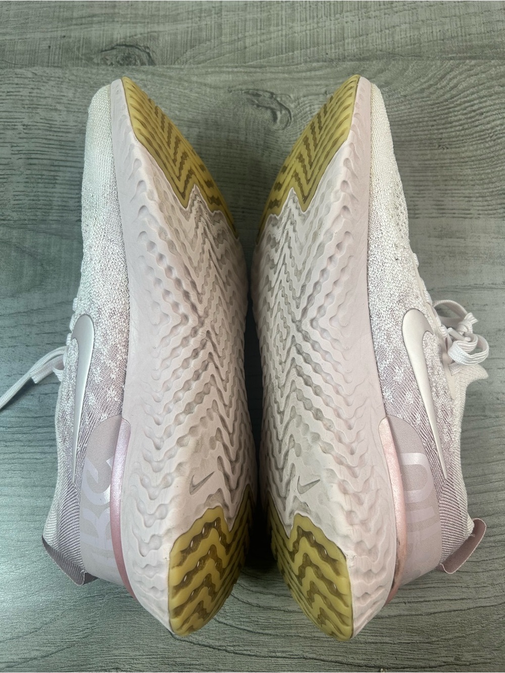 Nike Epic React Flyknit Size 10.5 Women’s Athletic Shoes - Pale Pink Knit - Picture 7 of 10